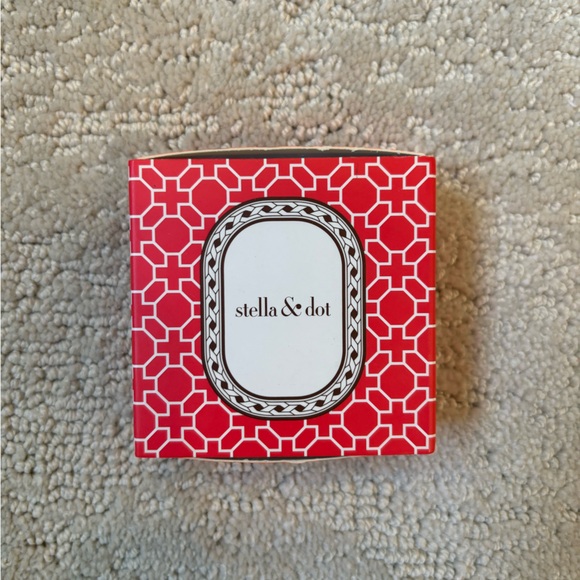 Stella & Dot Hammered Heart GOLD Stud Earrings - Picture 8 of 8